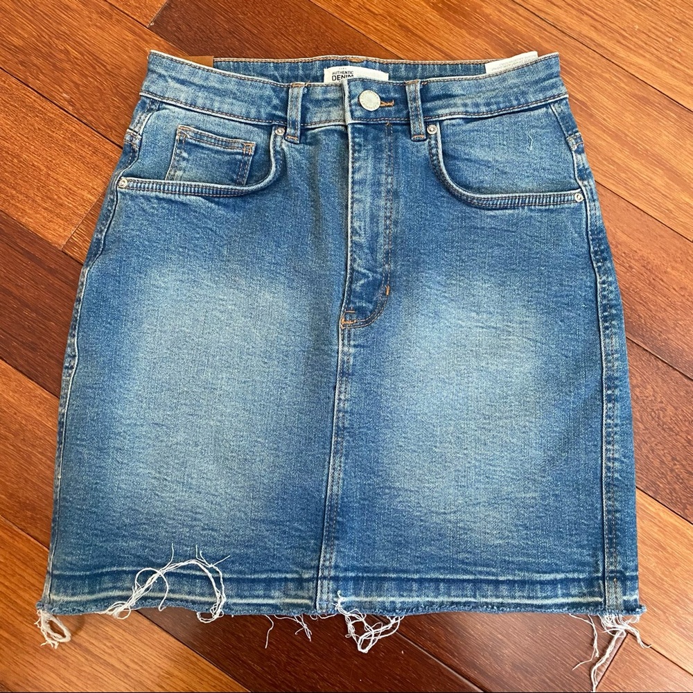 ☁️ SOLD ☁️ Zara Denim Skirt